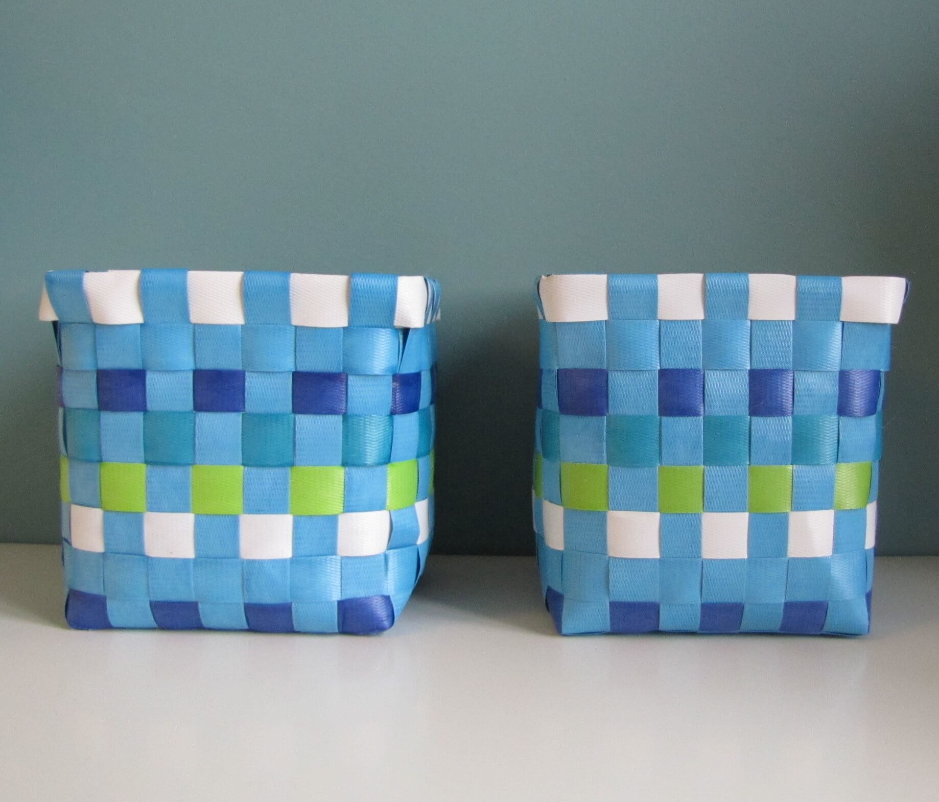 Babykamer blauw: ... met bruin kinderbehang patroon behang auto ...