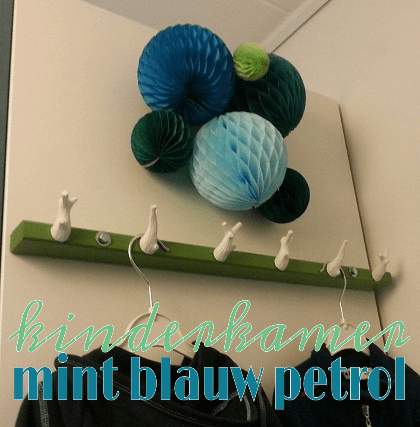 Babykamer en kinderkamer in wit, petrol, turkoois, grijsblauw, mint, donkergroen en grijs
