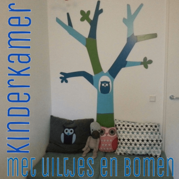 Babykamer en kinderkamer met uiltjes en bomen