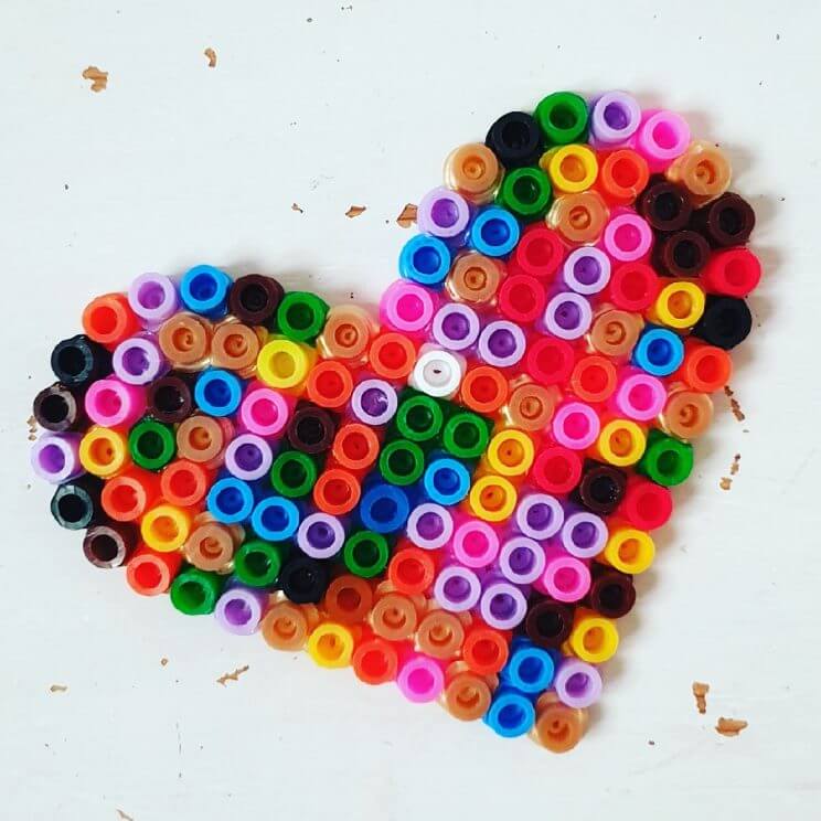 Strijkkralenhartje knutselen voor Valentijnsdag / Hama beads crafting Valenine´s Day