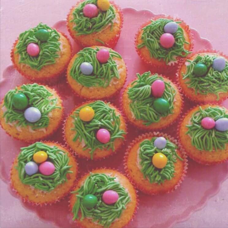 Paastraktatie: snelle muffins en cupcakes maken voor Pasen knutselen. 