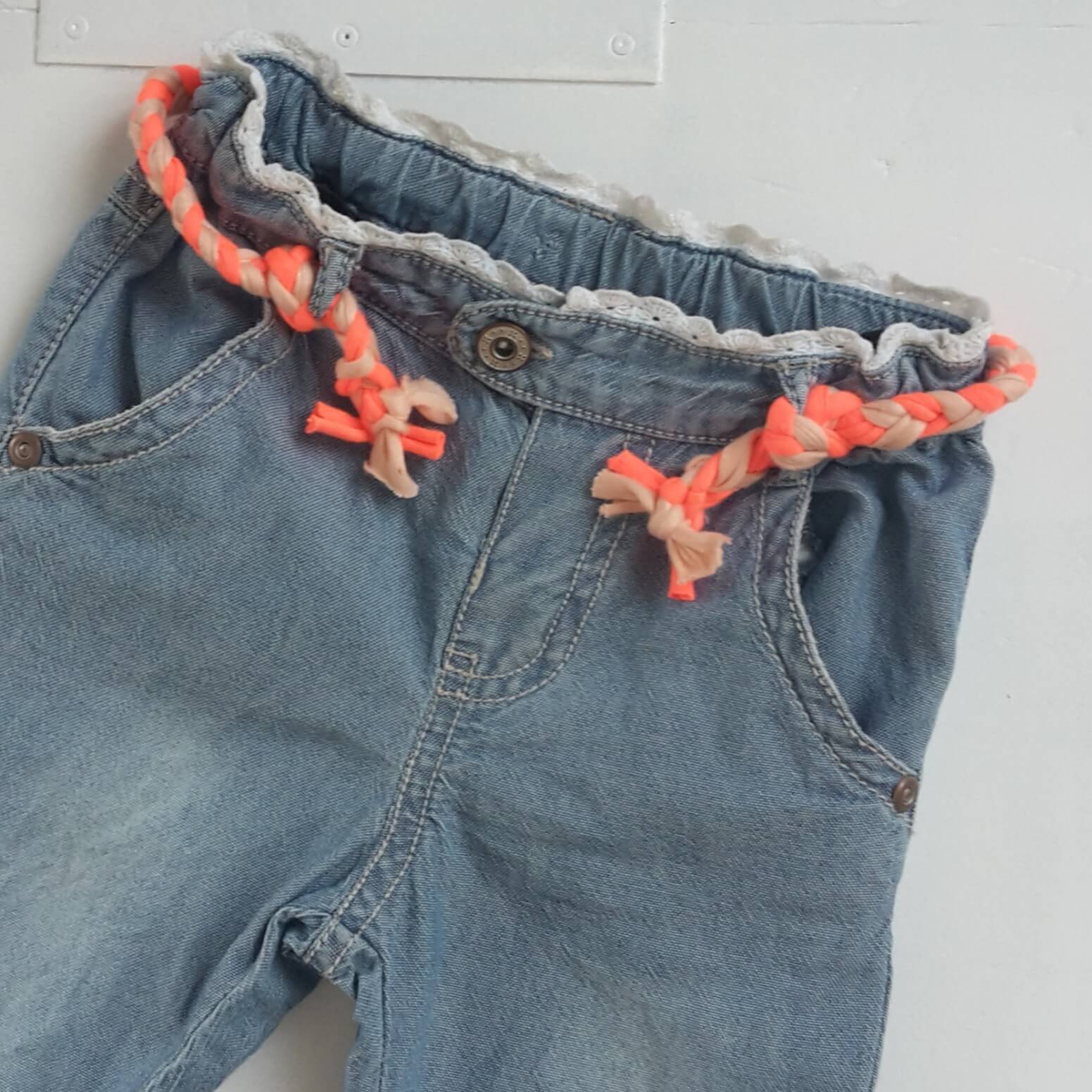 DIY gevlochten Zpagetti riem voor een meisjesbroek