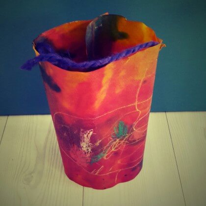 Mooie lantaarn of lampion voor Sint Maarten knutselen voor kinderen - DIY Lantern crafting for kids Mooie lantaarn of lampion voor Sint Maarten knutselen voor kinderen - DIY Lantern crafting for kids