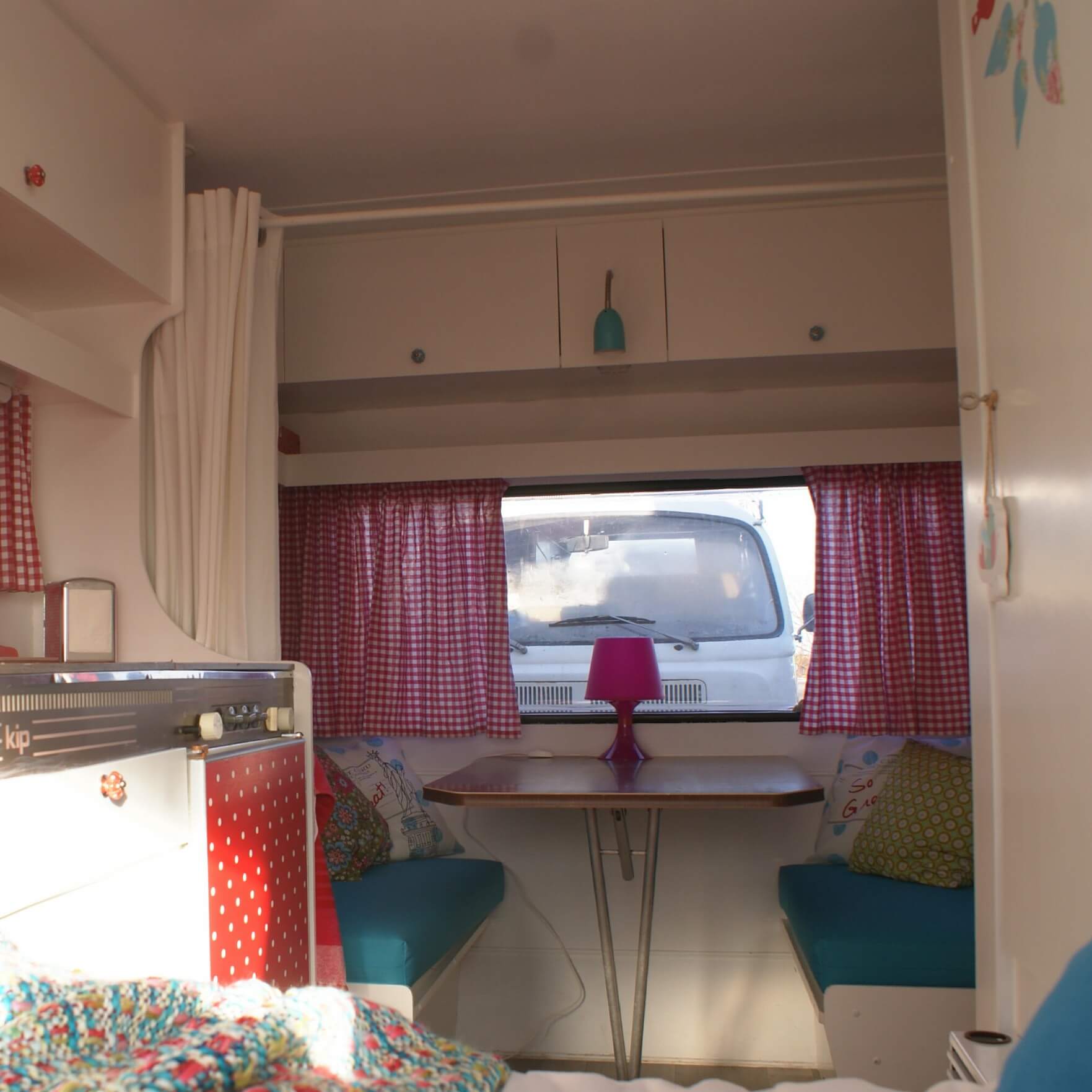 Kijk mee in de hippe Kip met heel inspiratie voor een gepimpte caravan