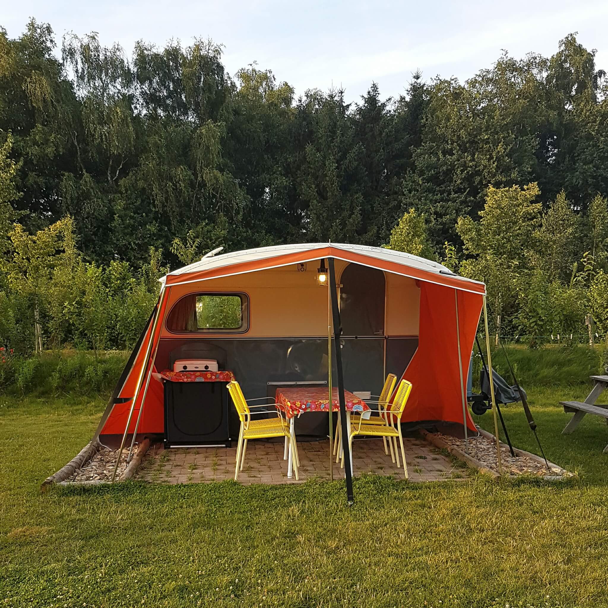 Hippe sleurhut de voortent en de buitenkant van je caravan pimpen