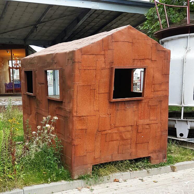 Uitje met kinderen naar de landelijke en industriële Strijp in Eindhoven: speeltuin, industrieel erfgoed, winkelen, pannekoekenhuis én fruittuin