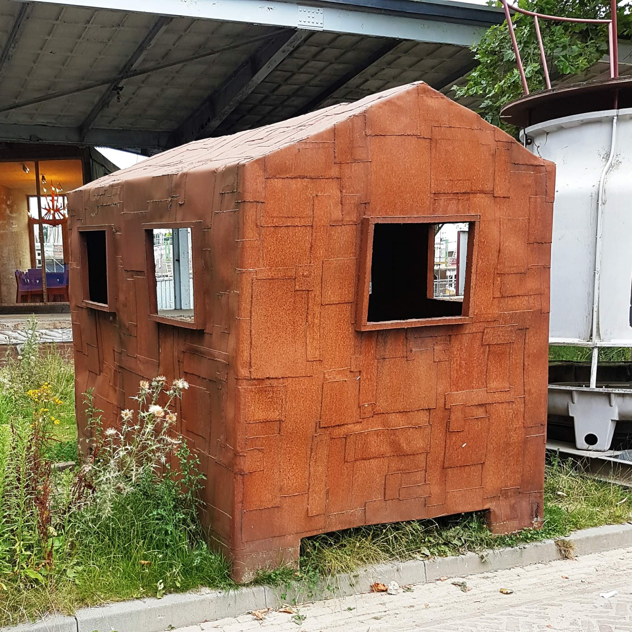 Uitje met kinderen naar de landelijke en industriële Strijp in Eindhoven: speeltuin, industrieel erfgoed, winkelen, pannekoekenhuis én fruittuin