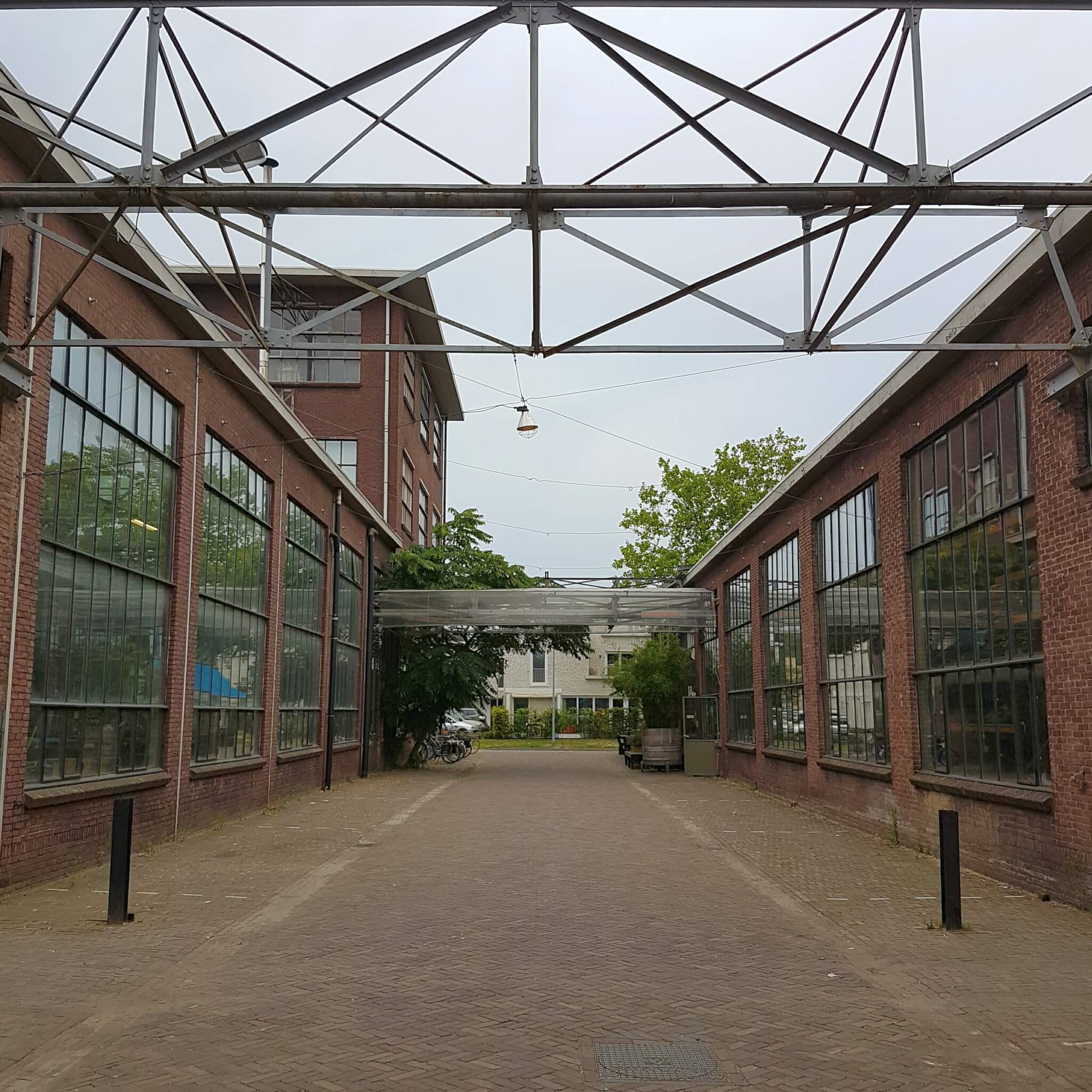 Uitje met kinderen naar de landelijke en industriële Strijp in Eindhoven: speeltuin, industrieel erfgoed, winkelen, pannekoekenhuis én fruittuin