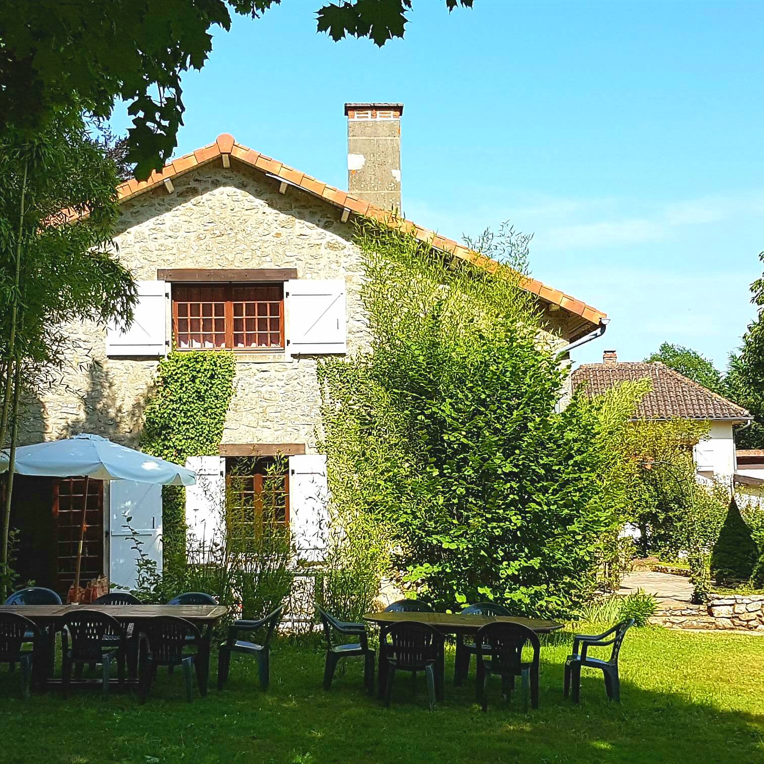 Camping tip: La Nozillière, met zwembad en table d'hotes. Bij Marval, nationaal park Périgord-Limousin. op de grens van de departementen Haute-Vienne en Dordogne