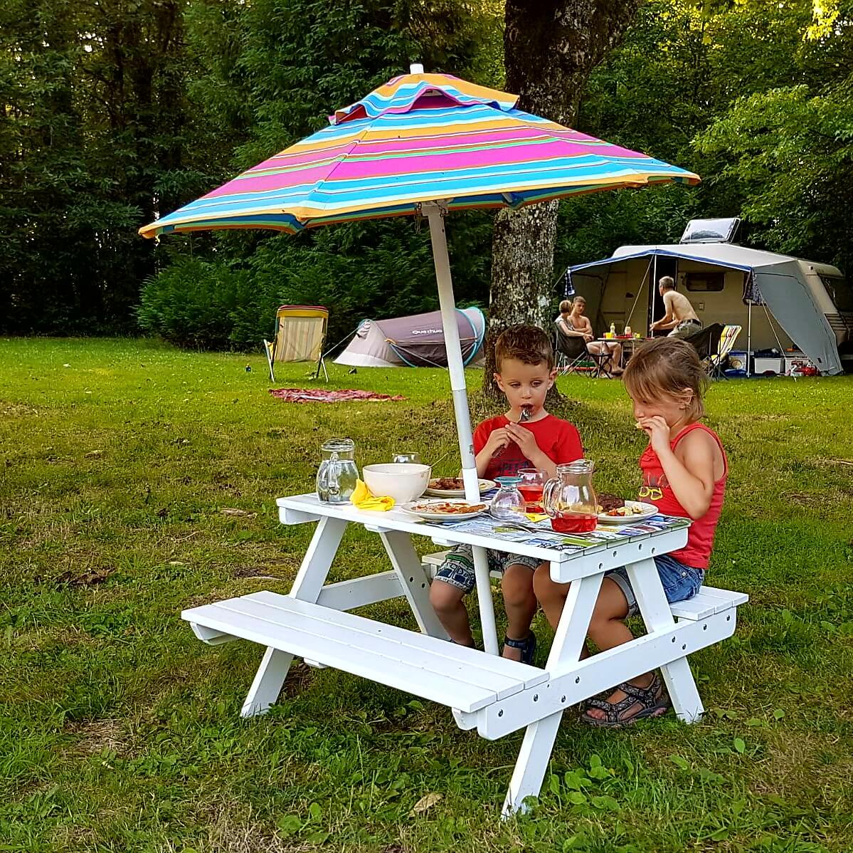 Camping tip: La Nozillière, met zwembad en table d'hotes. Bij Marval, nationaal park Périgord-Limousin. op de grens van de departementen Haute-Vienne en Dordogne