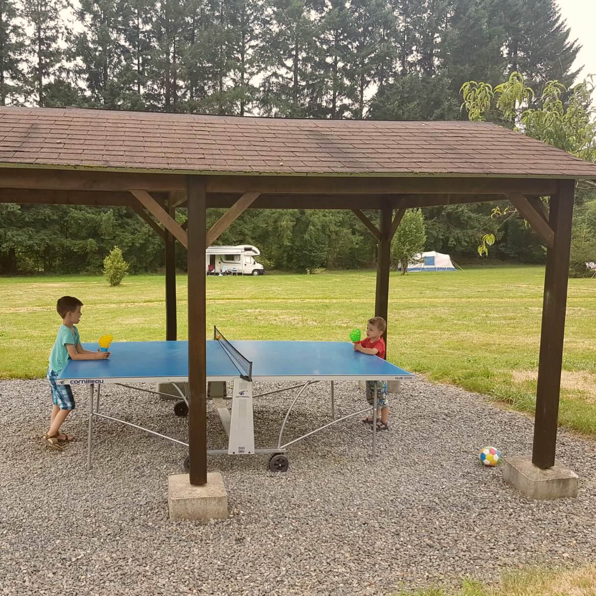 Camping tip: La Nozillière, met zwembad en table d'hotes. Bij Marval, nationaal park Périgord-Limousin. op de grens van de departementen Haute-Vienne en Dordogne