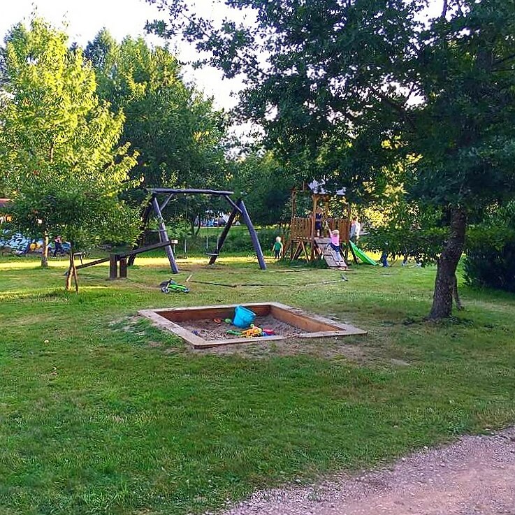 Camping tip: La Nozillière, met zwembad en table d'hotes. Bij Marval, nationaal park Périgord-Limousin. op de grens van de departementen Haute-Vienne en Dordogne