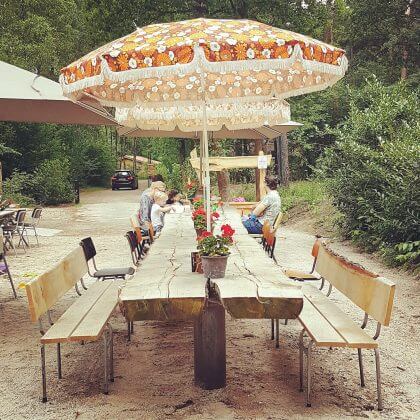Kindvriendelijke restaurants en hotels: met speeltuin en ander leuks. Restaurant de Boshut bij camping Hartje Groen.