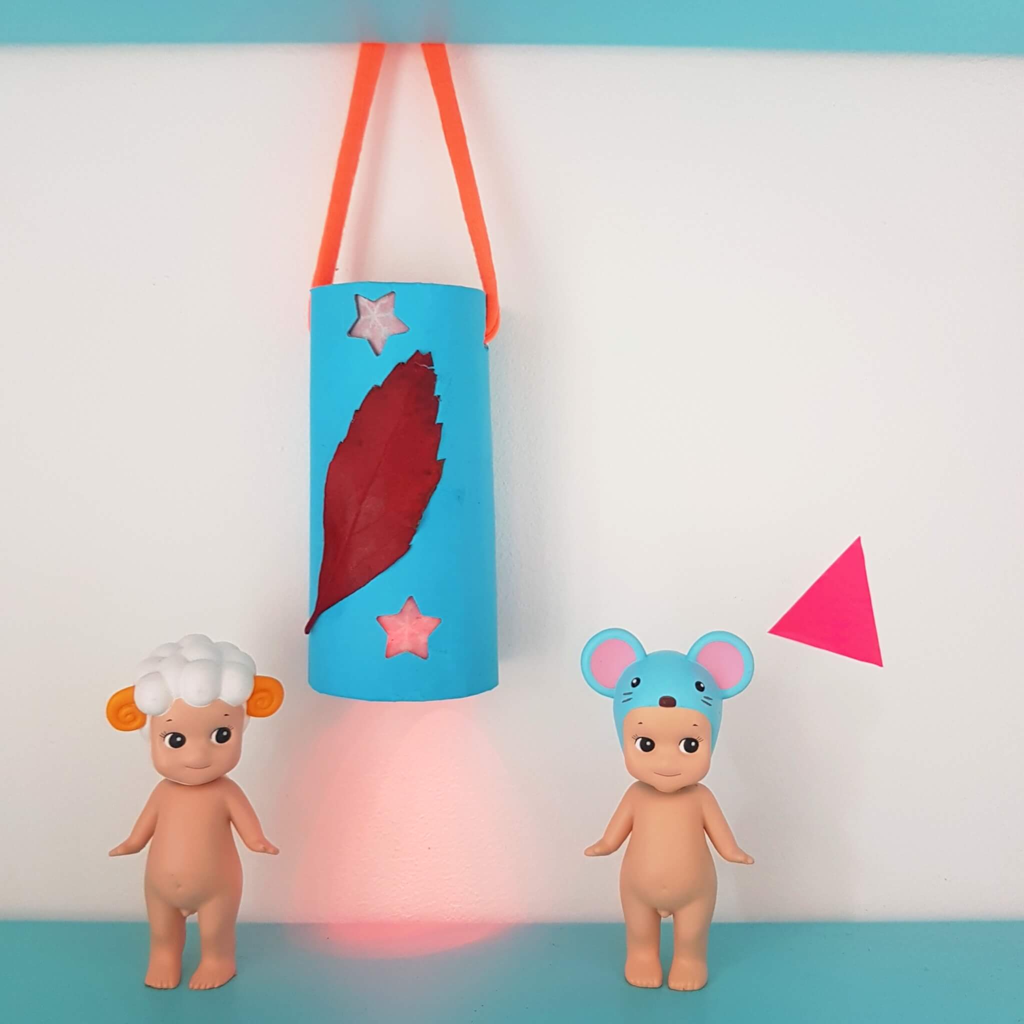 Mooie lantaarn of lampion voor Sint Maarten knutselen voor kinderen - DIY Lantern crafting for kids.