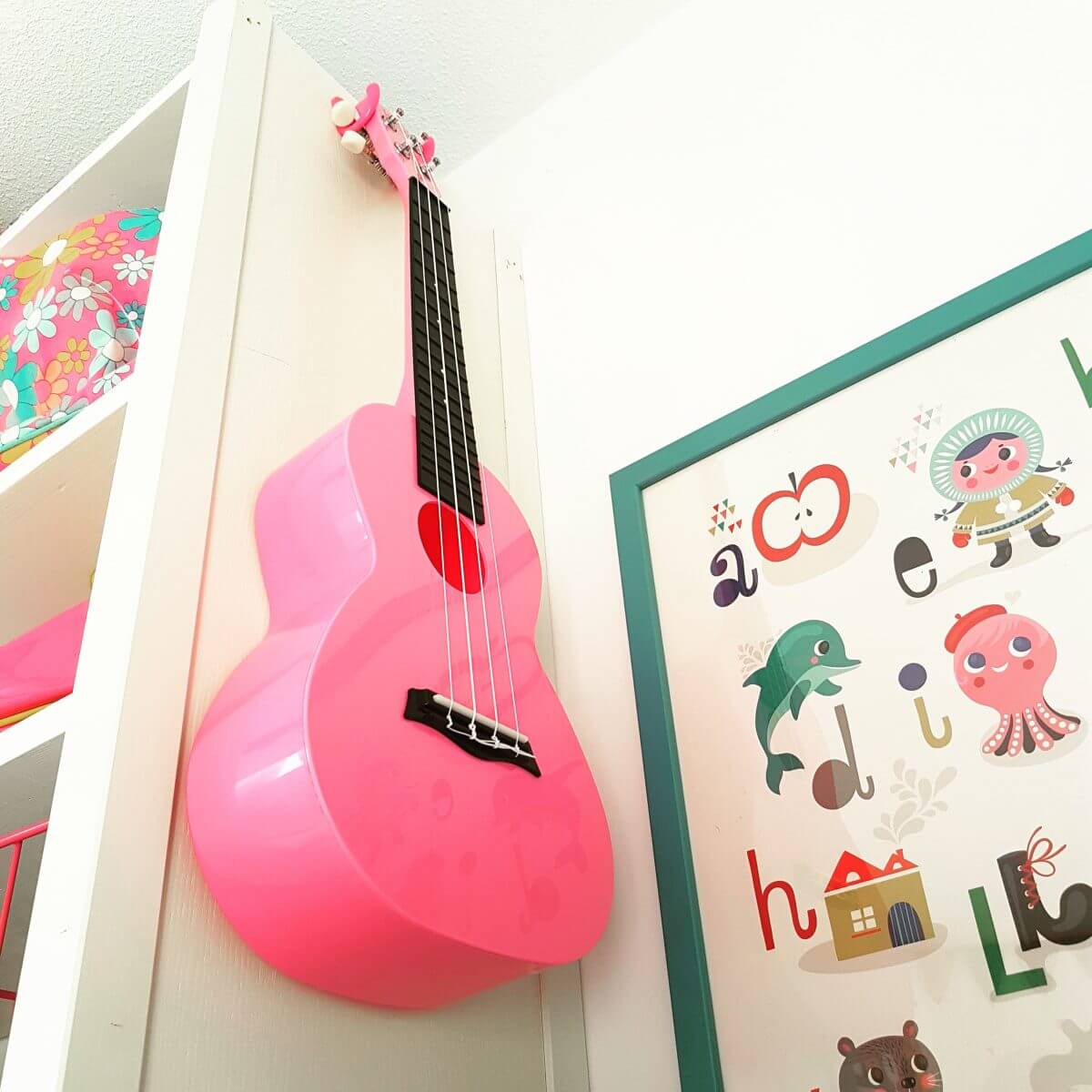 Een felgeleurde ukelele als kindergitaar