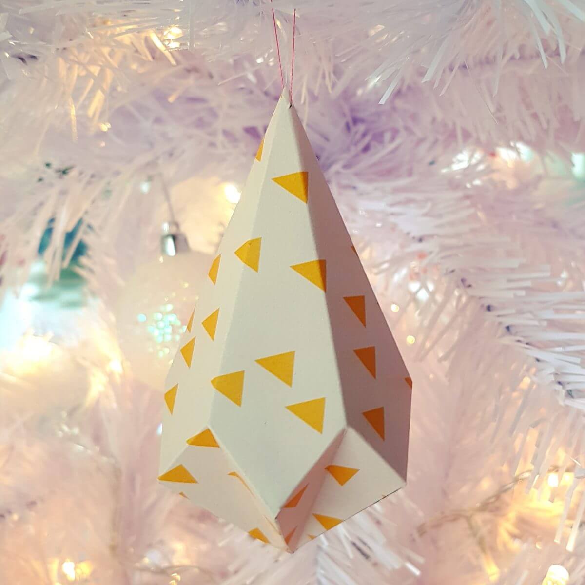 DIY - Een feestelijke kerstmobiel met ijsbeertjes maken