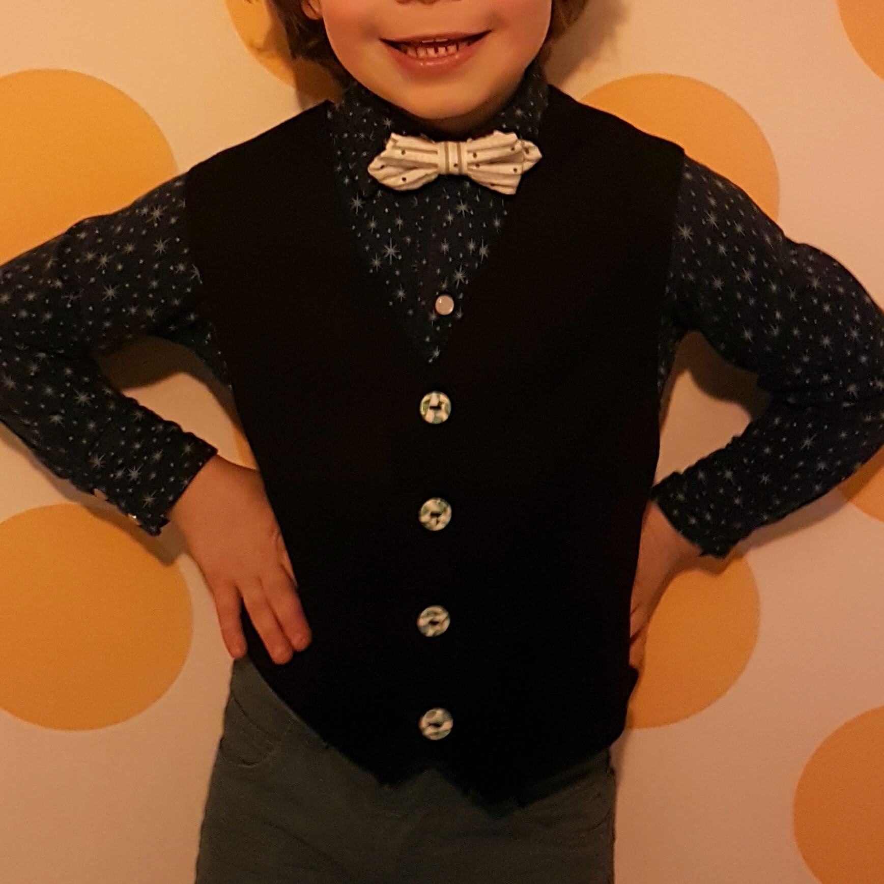 DIY: gilet pimpen een feestelijke look voor jongens - Leuk met kids Leuk met kids