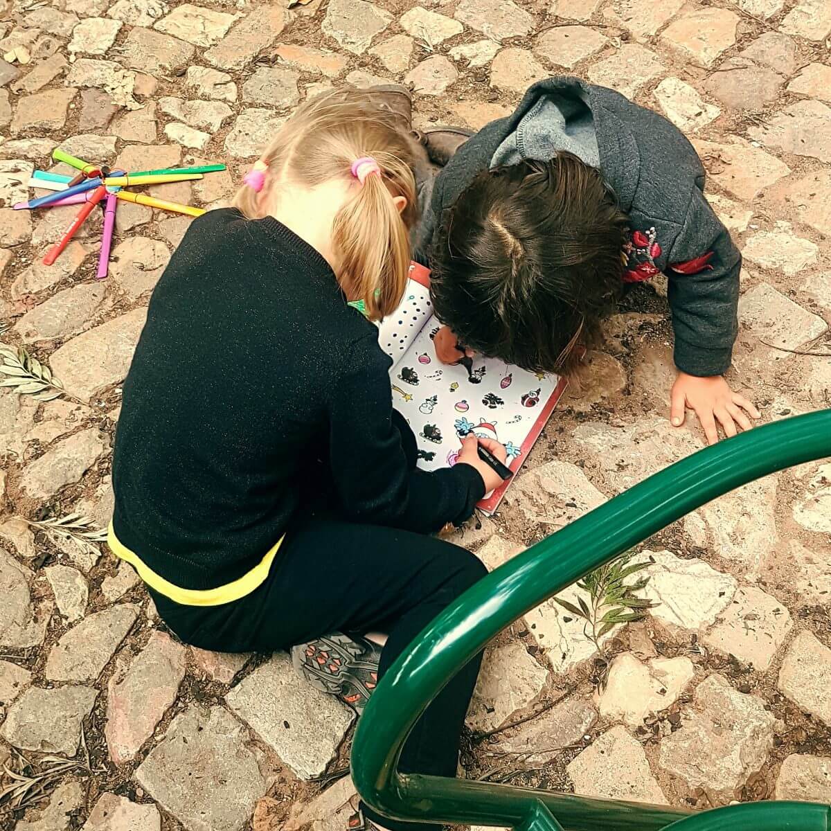 Algarve met kids: het binnenland in naar schilderachtige dorpje Silves met indrukwekkend fort, uitje Portugal met kinderen - Cafe Ingles