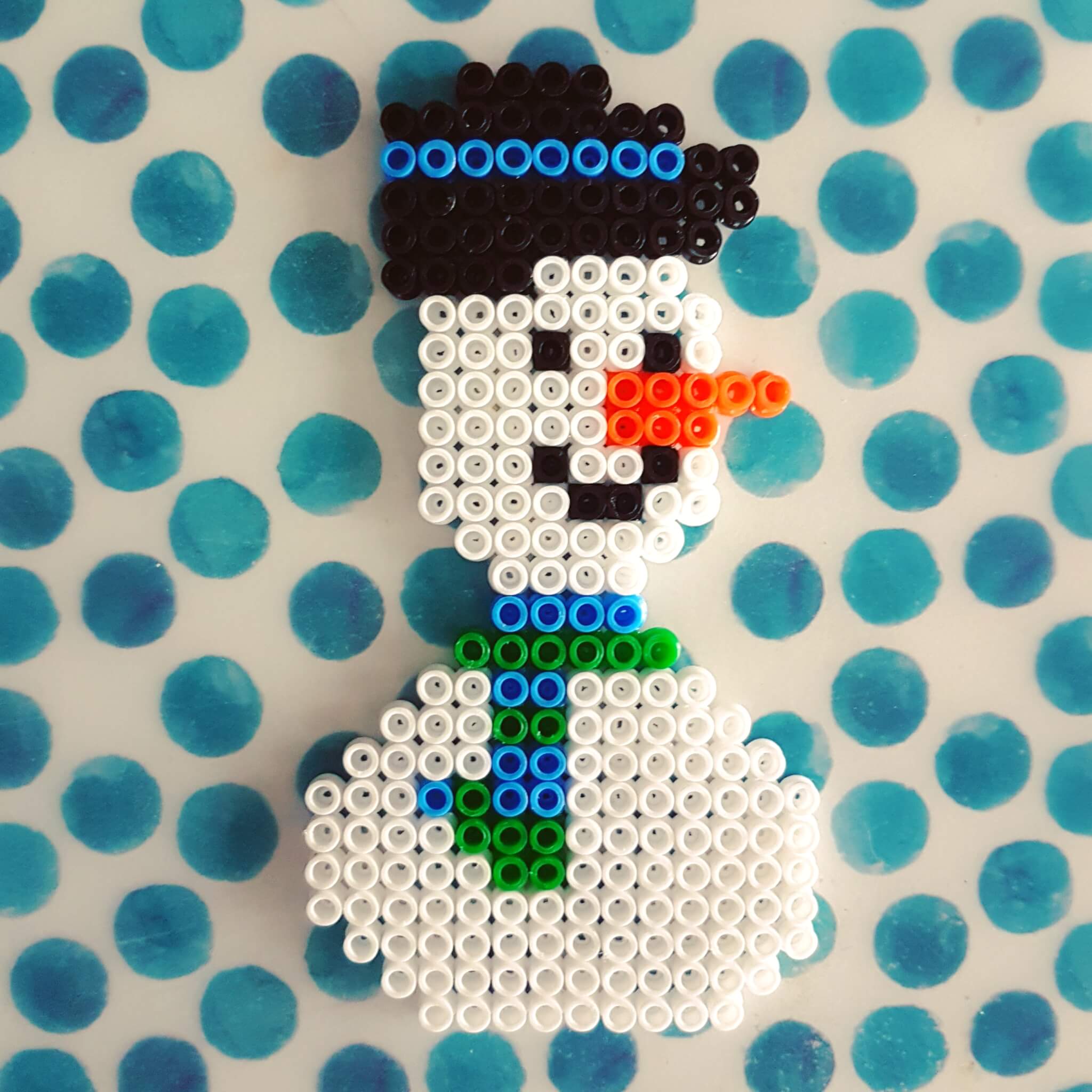 Winter knutsels: met de kinderen knutselen in winter thema - sneeuwpop strijkkralen snowman hamabeads Winter knutsels: met de kinderen knutselen in winter thema - sneeuwpop strijkkralen snowman hamabeads