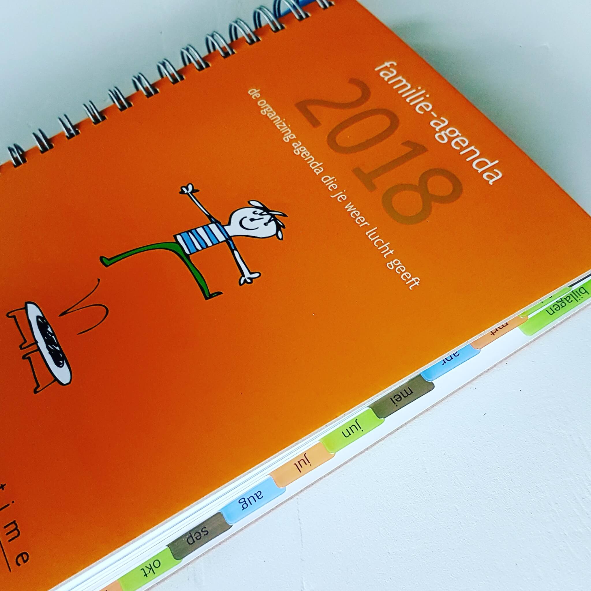 Organizing tip: familie-agenda voor de keukentafel Organizing tip: familie-agenda voor de keukentafel