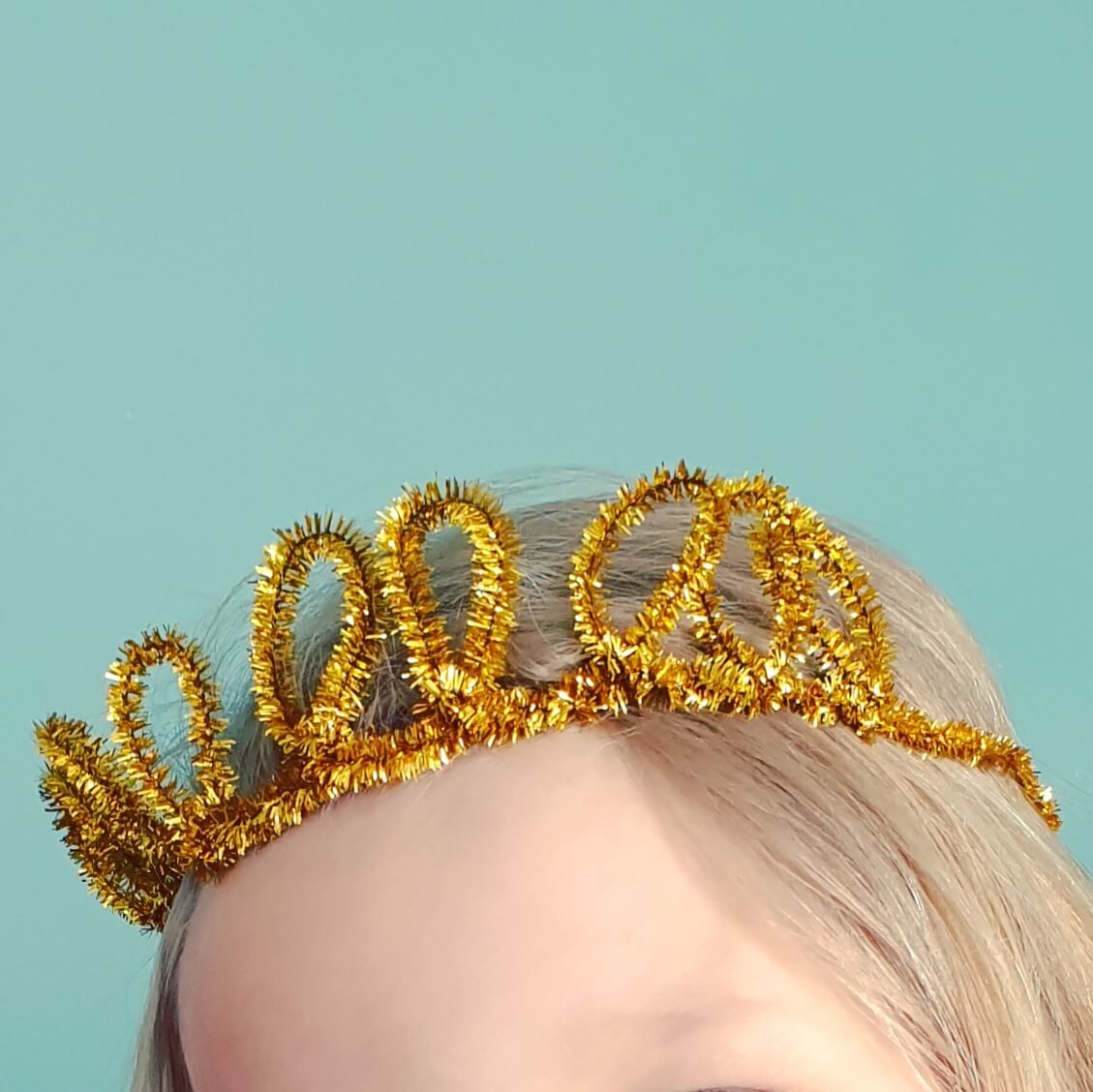 Verjaardag knutselen: leuke ideeën voor jarige kinderen: kroon van pijpenragers