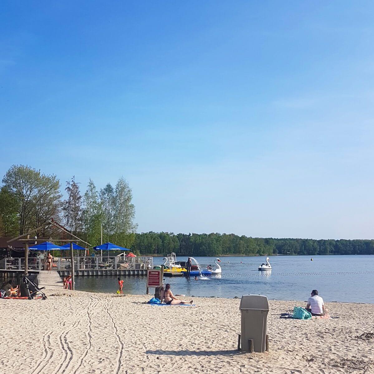 Safaripark Beekse Bergen en het Speelland: leuk met kinderen. Op zoek naar een leuk uitje in Brabant? Wij vonden Safaripark Beekse Bergen erg leuk. En het vlakbij gelegen Speelland Beekse Bergen is ook tof op een mooie dag. Daarom vind je hier een review 