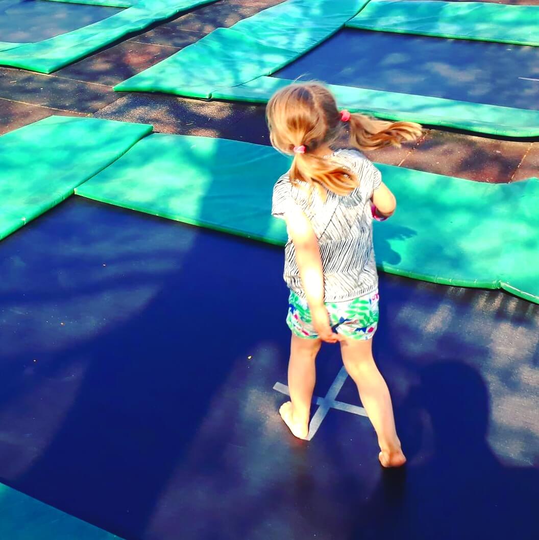 Safaripark Beekse Bergen en het Speelland: leuk met kinderen. Op zoek naar een leuk uitje in Brabant? Wij vonden Safaripark Beekse Bergen erg leuk. En het vlakbij gelegen Speelland Beekse Bergen is ook tof op een mooie dag. Daarom vind je hier een review 