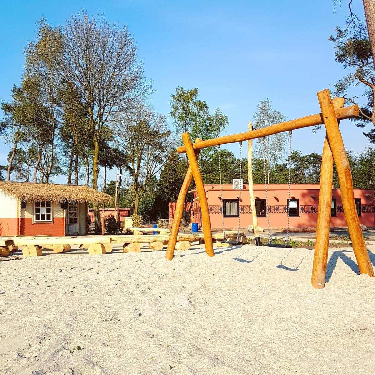 Slapen in Safari Resort Beekse Bergen en ontbijten met uitzicht op de leeuwen en giraffen