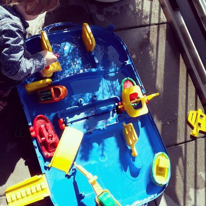 Verjaardagscadeau voor kids van 1 jaar: leuke cadeau tips voor een baby - aquaplay waterbaan