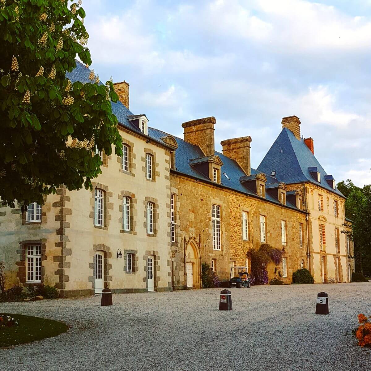 Slapen op een heus landgoed in een luxe stacaravan in het groene Bretagne