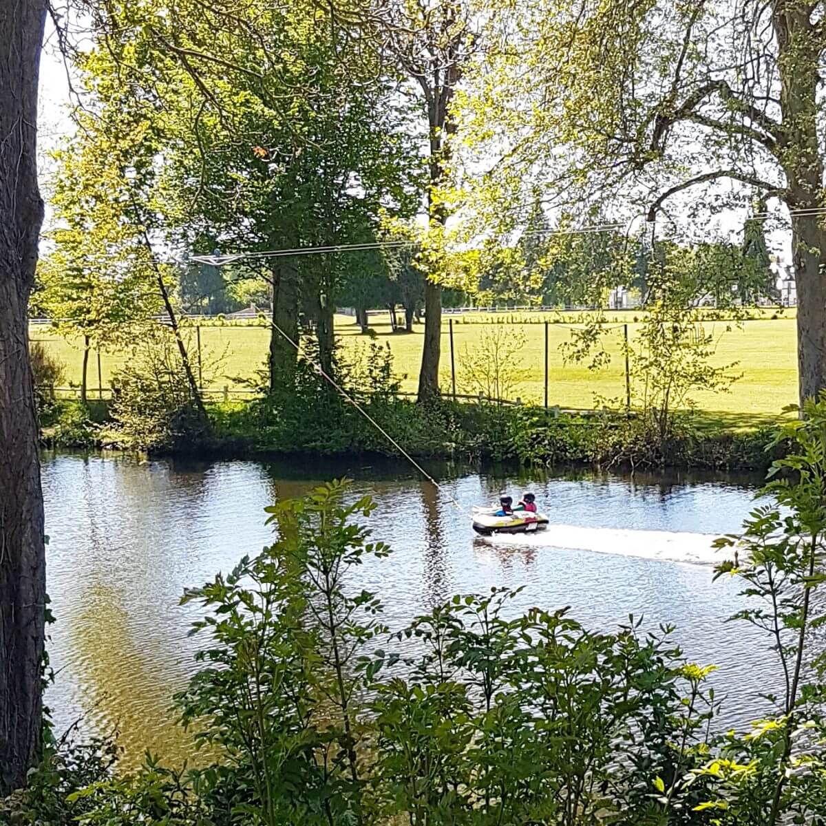 Wakeboarden.