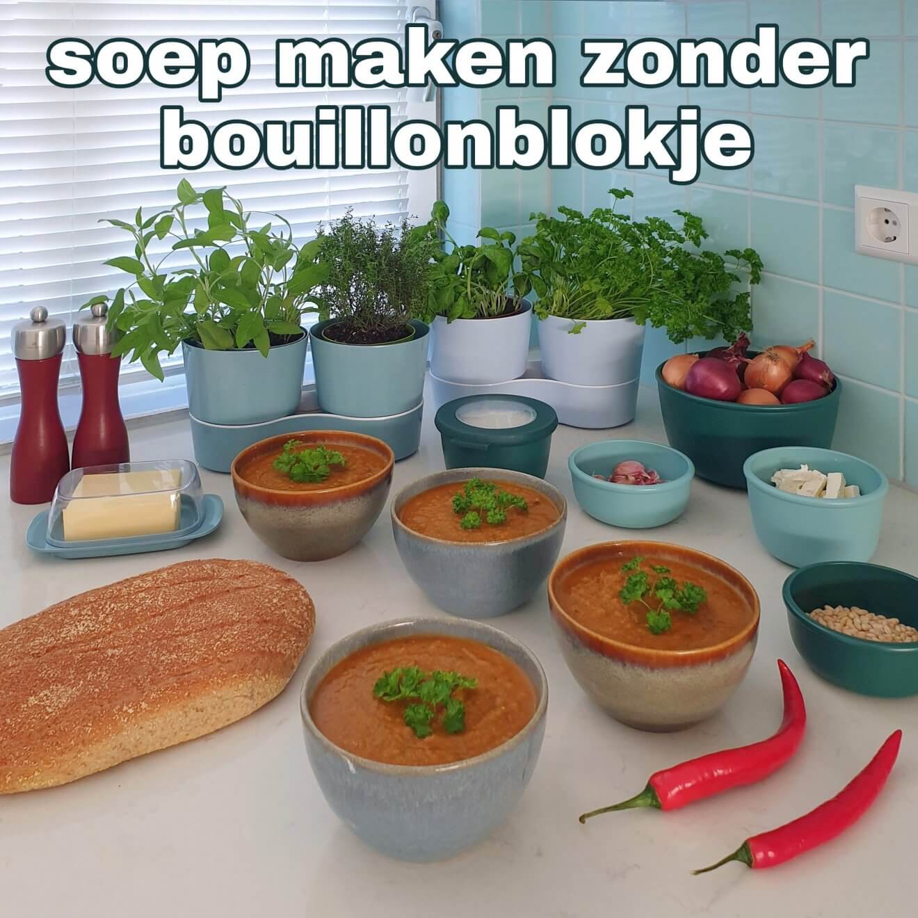 Recept: soep maken zonder bouillonblokje. In soep zit super veel groente, maar als je bouillonblokjes gebruikt zitten er ook veel zout en smaakversterkers in. Een soep maken zonder bouillonblokje is helemaal niet moeilijk of tijdrovend, als je maar weet hoe. Daarom deel ik hier ons recept, dat je met en zonder vlees kunt maken, want ook vegetarische bouillon is heel lekker. Wij maken altijd veel, zodat we er een paar dagen van kunnen eten.