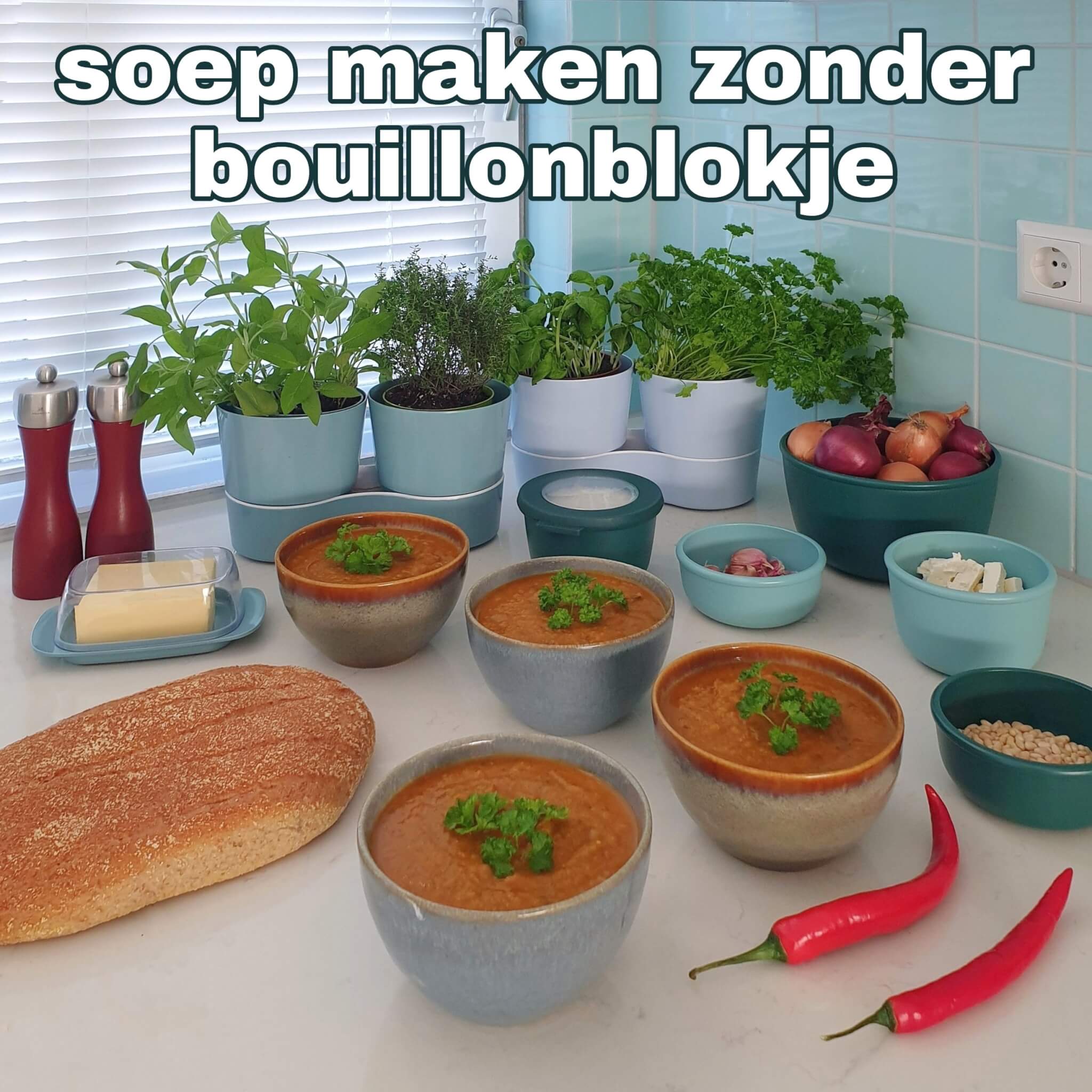 Recept: soep maken zonder bouillonblokje. In soep zit super veel groente, maar als je bouillonblokjes gebruikt zitten er ook veel zout en smaakversterkers in. Een soep maken zonder bouillonblokje is helemaal niet moeilijk of tijdrovend, als je maar weet hoe. Daarom deel ik hier ons recept, dat je met en zonder vlees kunt maken, want ook vegetarische bouillon is heel lekker. Wij maken altijd veel, zodat we er een paar dagen van kunnen eten.