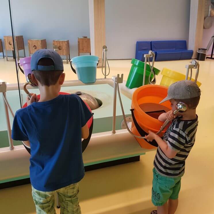 De schitterende duinen van het Noordhollands Duinreservaat zijn ook een zuiveringsgebied voor drinkwater. In het bezoekerscentrum De Hoep (ook wel het konijnenhol genoemd) leerden Miriam en haar gezin op een interactieve manier alles over waterzuivering en de omgeving.