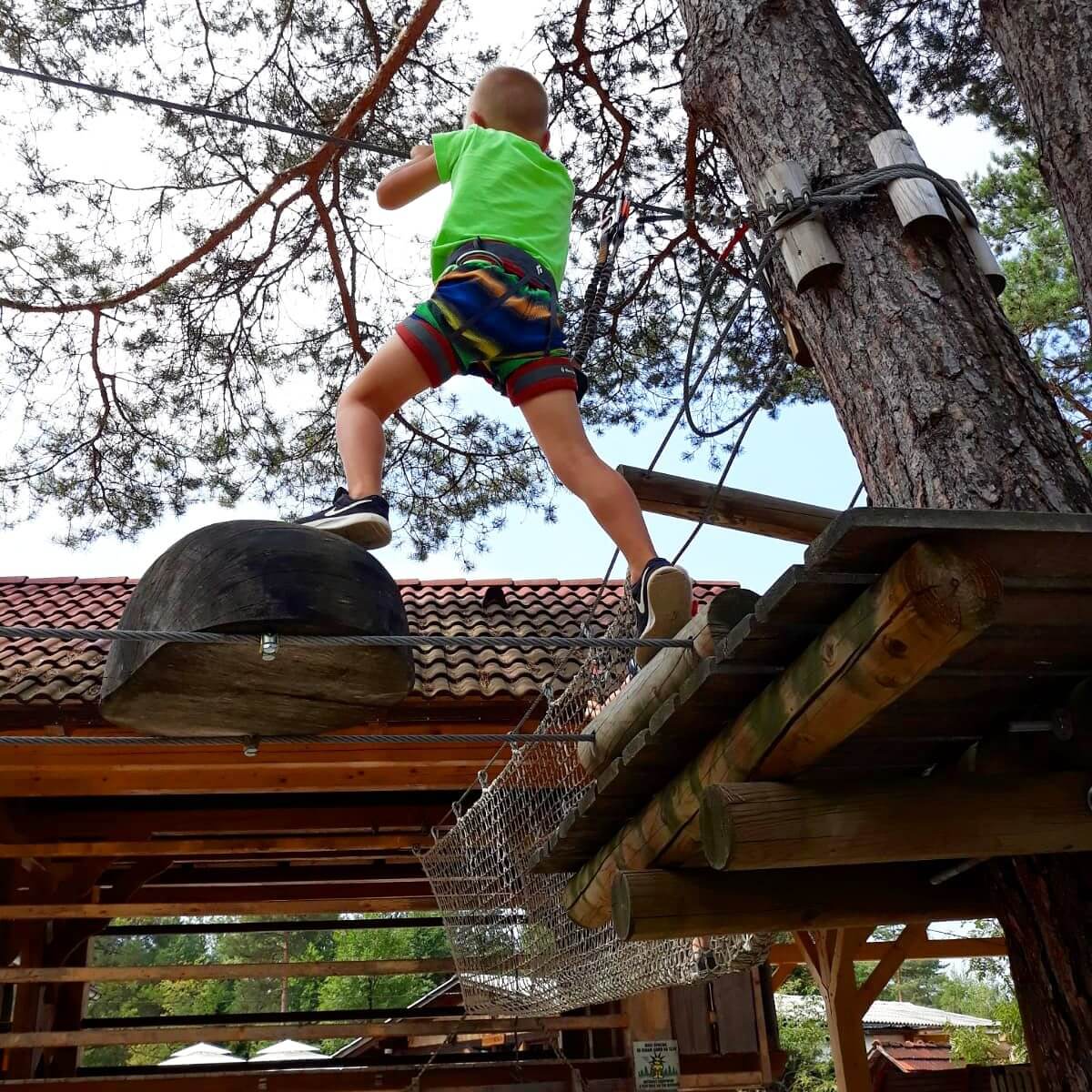 Vakantie in Slovenië met kids, Outdoor Paradijs! touwparcours Camping Kamp Menina 