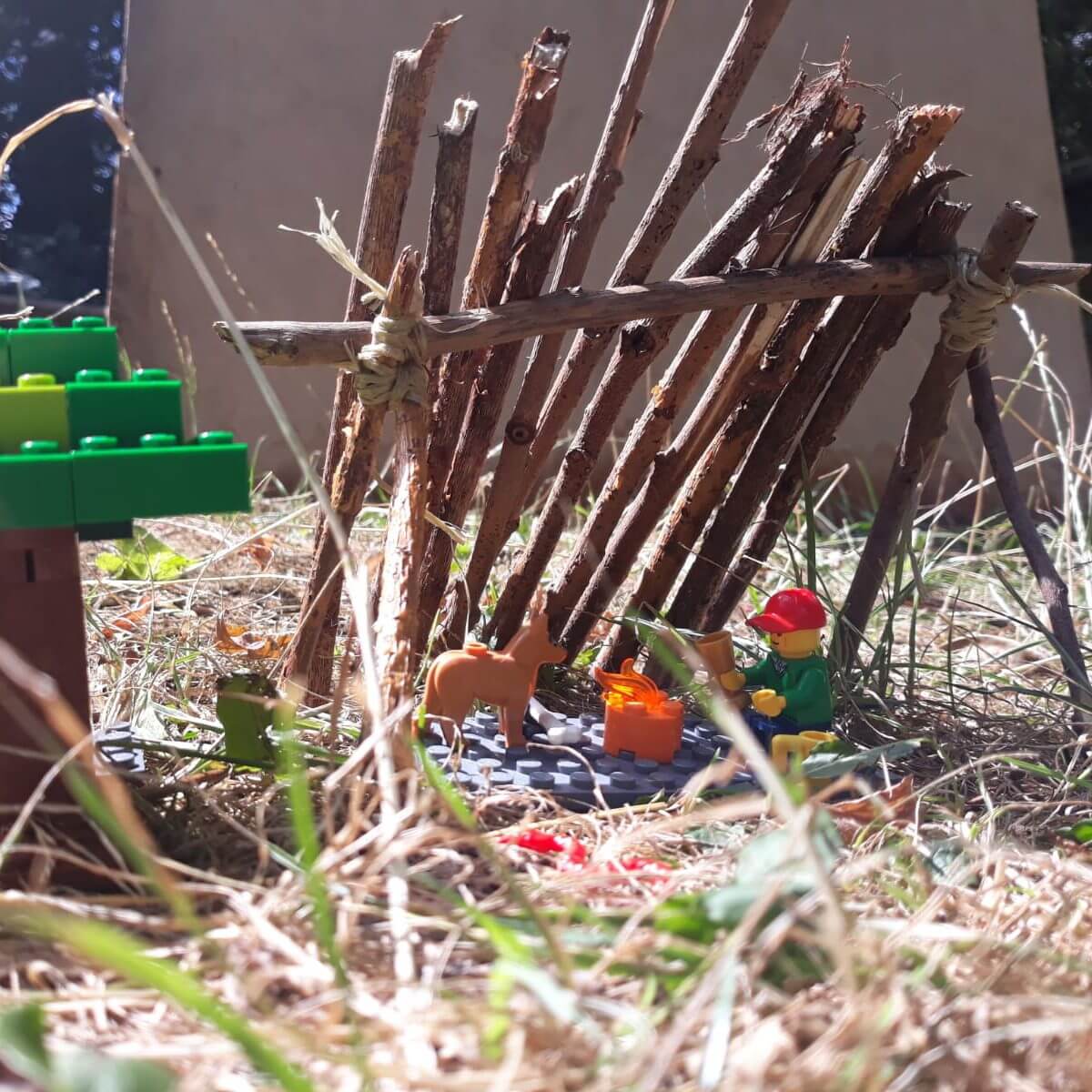 Outdoor Handboek: dit is niet zomaar een boek, dit is het begin van een avontuur - mini shelter