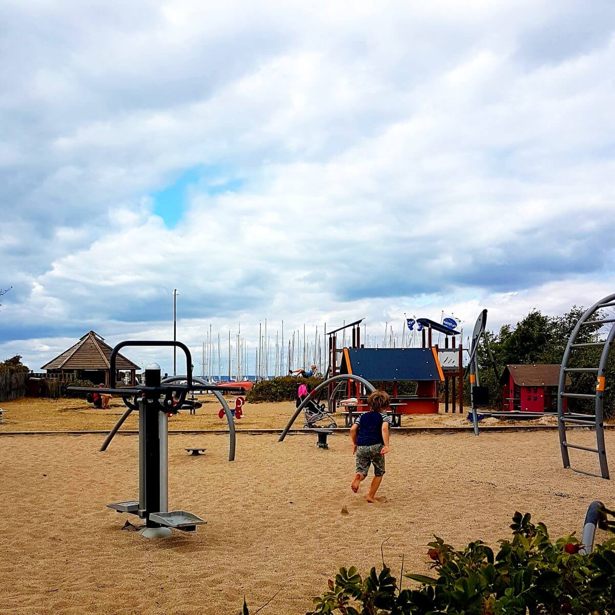 Vakantie met kids: sprookjesachtig Funen in Denemarken - de oude stad Bogense met strand en haven