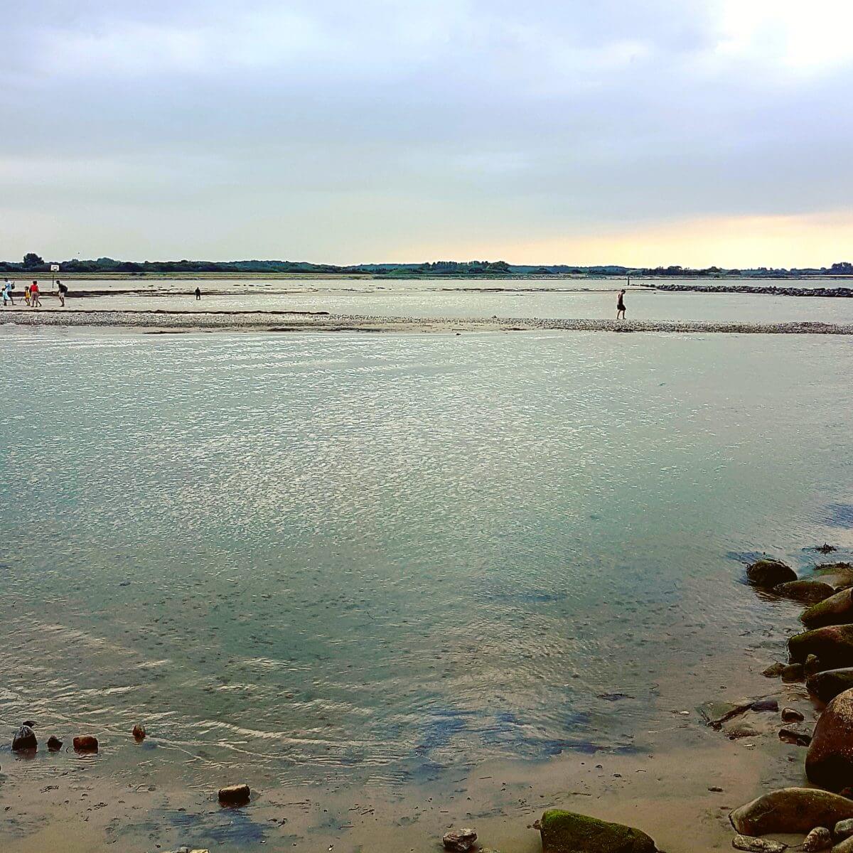 Vakantie met kids: sprookjesachtig Funen in Denemarken - de oude stad Bogense met strand en haven