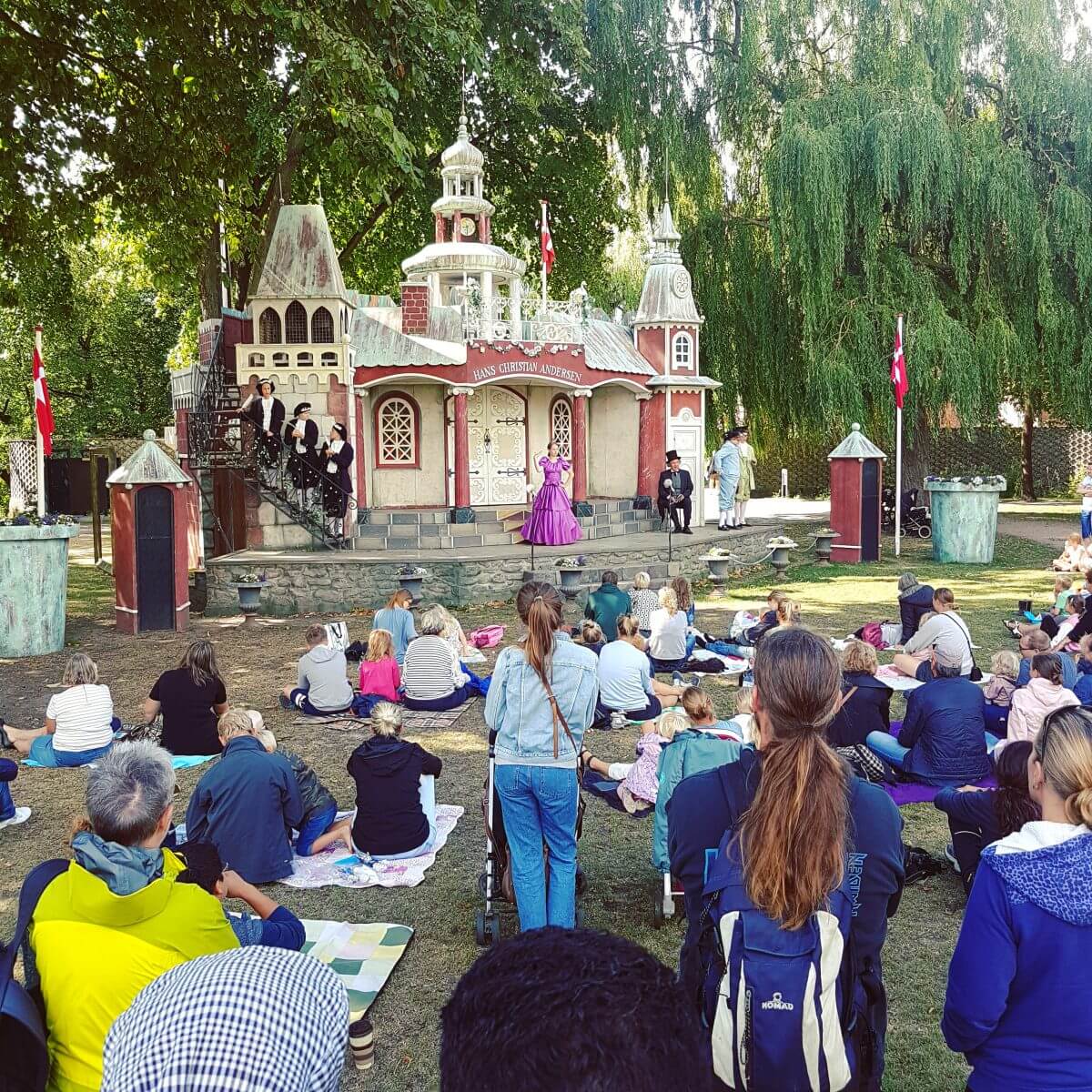 Sprookjesstad Odense met kinderen - theater in de Hans Andersen Garden