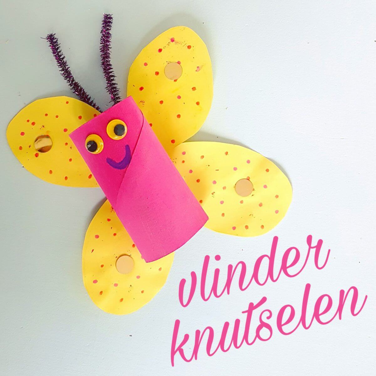 Vlinders knutselen en tekenen: wc rollen, chenilledraad en meer. Kleine meis is gek op vlinders. Je vindt hier daarom leuke ideeën om vlinders te knutselen. Vlinders knutselen met wc rollen, chenilledraad en gekleurd papier. Makkelijk ideeën voor peuters en kleuters, maar ook een wat moeilijkere ideeen voor oudere kinderen en tieners.