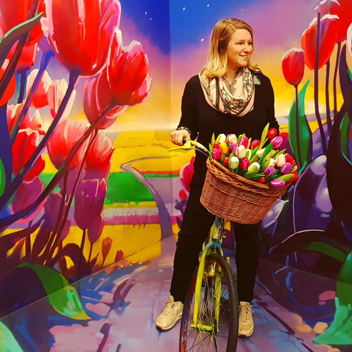 Fiets met tulpen in Museum of Amsterdam Illusions