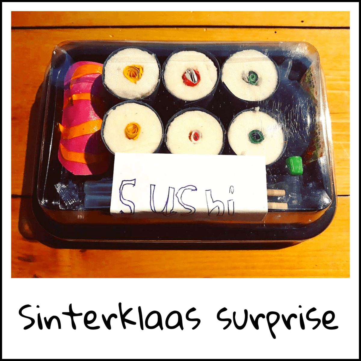 Sinterklaas surprise knutselen: heel veel leuke ideeën om te maken. Deze Sinterklaas surprise is  leuk voor sushi liefhebbers en voor wie van lekker eten houdt. 