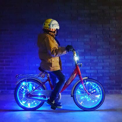 Kleuter verjaardag: cadeau ideeën voor kinderen van 4 jaar of 5 jaar, voor jongens en meisjes. Bike light: fietswielverlichting voor kinderfietsen. Leuk cadeau in de winter, rond Sinterklaas en kerst. 