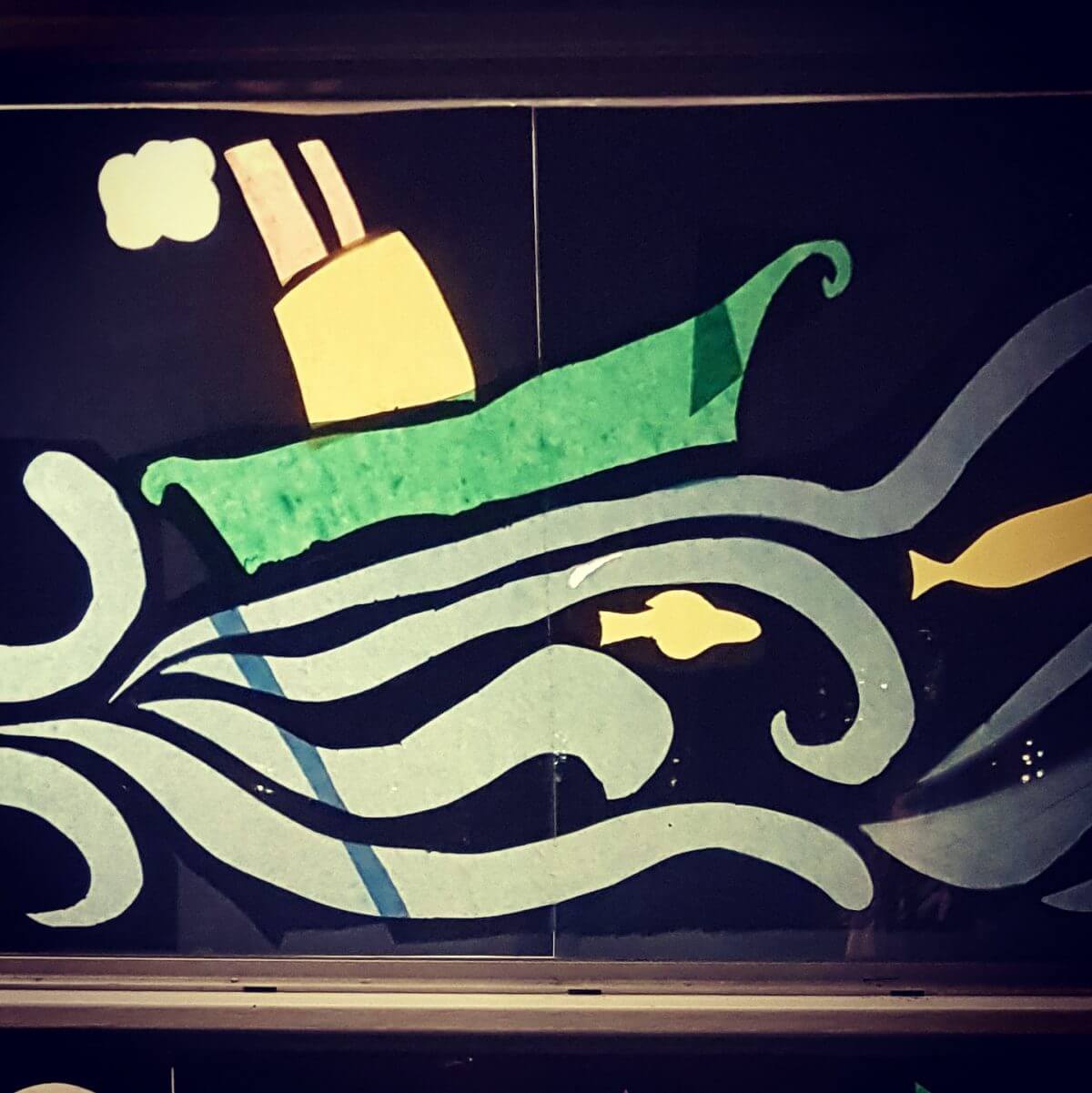 Een stoomboot knutselen glas in lood. Sinterklaas knutselen: leuke ideeën voor Sint en Piet. Feestdagen stimuleren altijd enorm om leuke dingen zelf te maken en te knutselen: van knutselwerkjes voor de kids en lekkere dingen, tot poppetjes, huisjes, schilderijtjes van Sint en Piet en een zelfgemaakte zak van Sinterklaas. Zelfgemaakte knutselwerkjes van je kind zijn misschien wel het leukst. In dit artikel vind je heel veel leuke ideeën om samen te knutselen voor Sinterklaas.