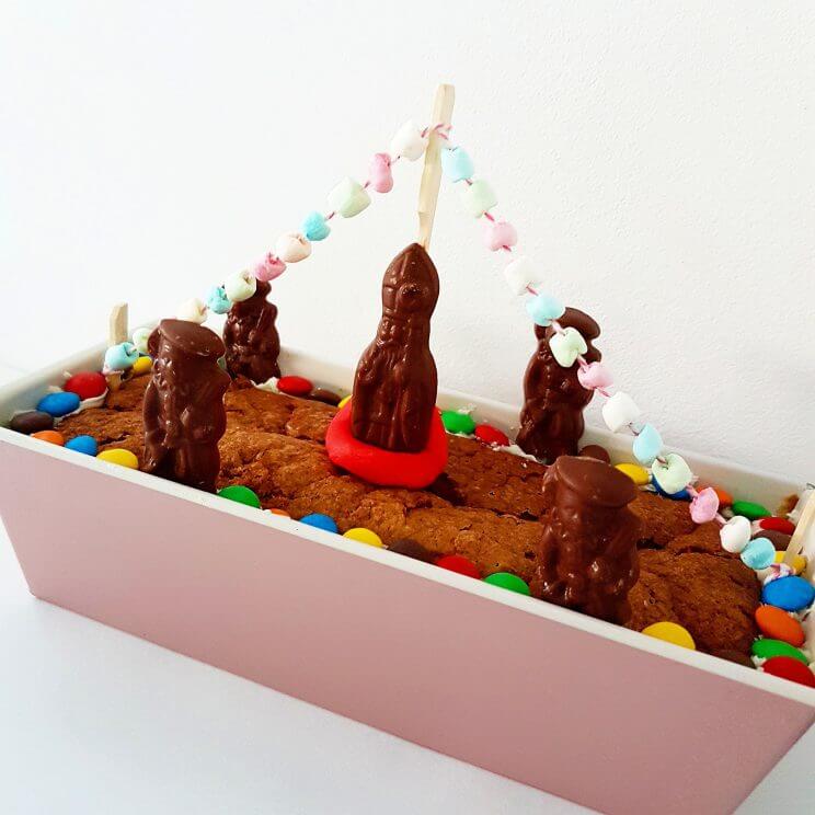 Sinterklaas recept: stoomboot speculaas-cake met noten en wortel