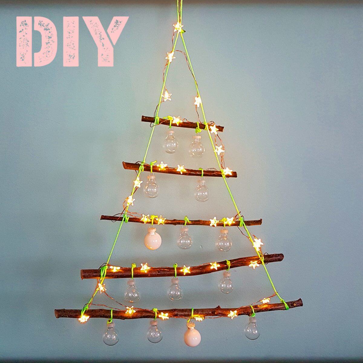 Kerst DIY: kerstboom met lichtjes knutselen van takken