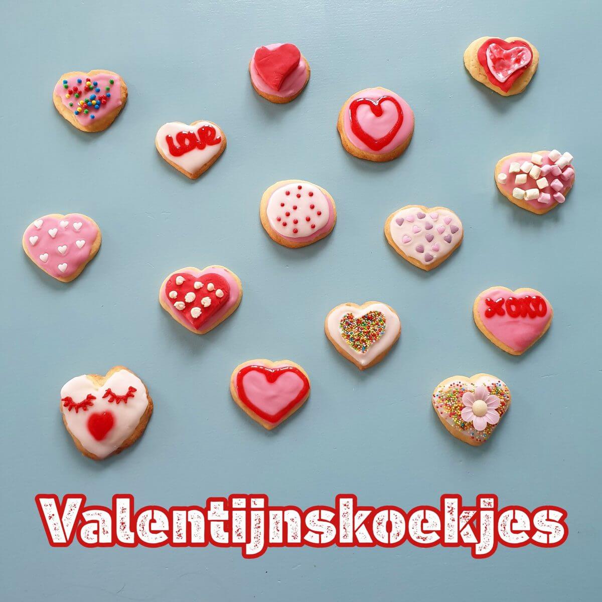 Koekjes bakken voor Valentijnsdag. De kinderen zijn altijd op zoek naar een smoes om koekjes te bakken en te versieren. Dit keer was de smoes Valentijnsdag, een perfecte reden voor het bakken van koekjes! Natuurlijk in de vorm van vrolijk versierde rode en roze koekjes. 