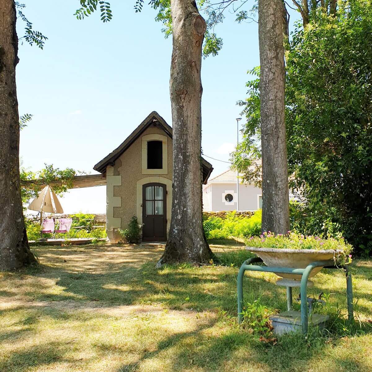 huisjes bij kasteelcamping Le Petit Trianon de Saint Ustre