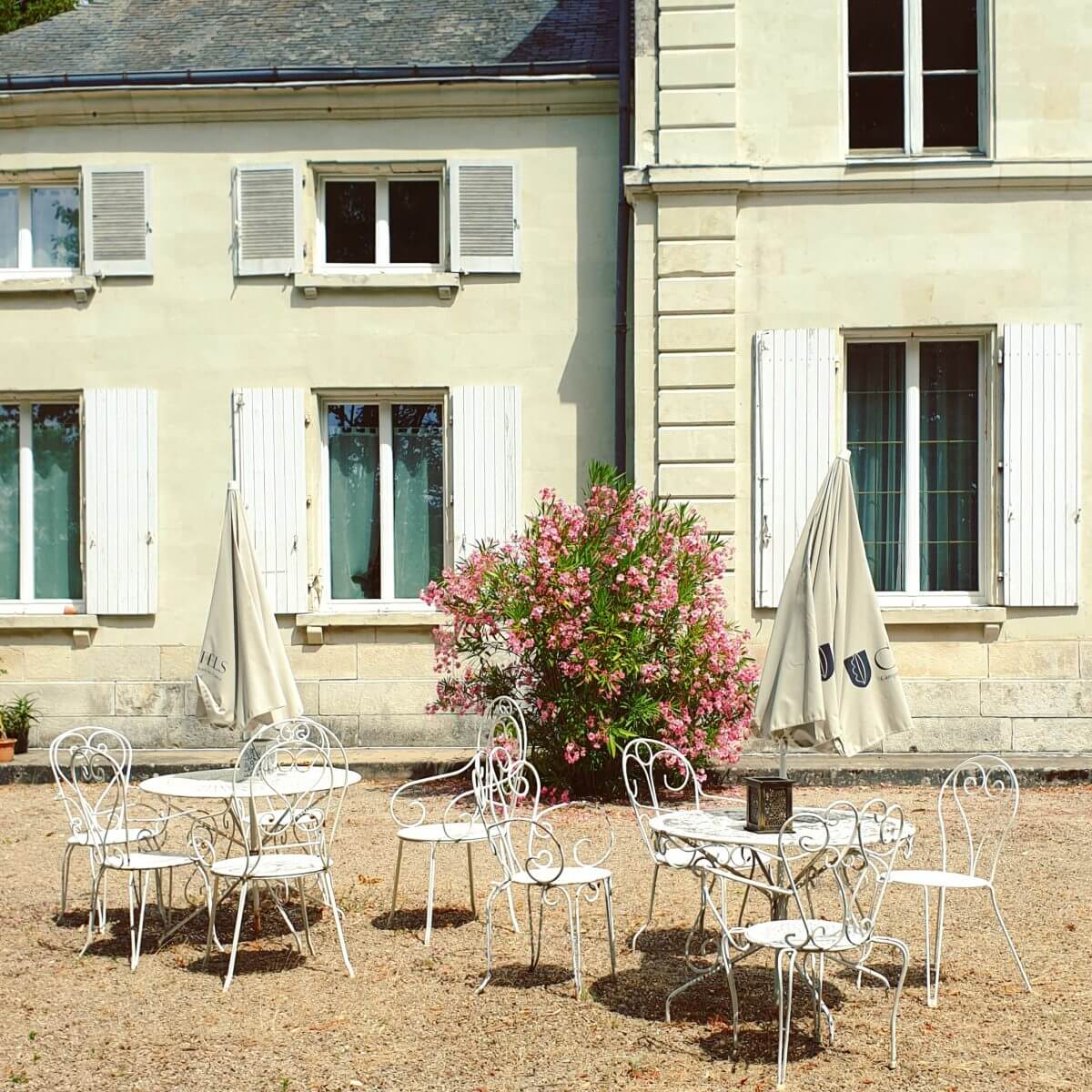 restaurant van kasteelcamping Le Petit Trianon de Saint Ustre in Frankrijk
