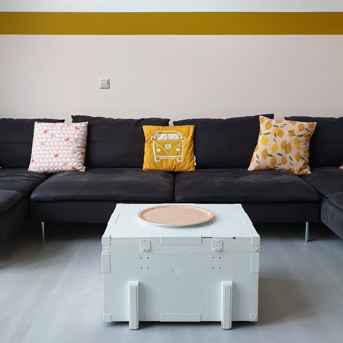 Onze nieuwe woonkamer in roze en geel van Flexa Creations